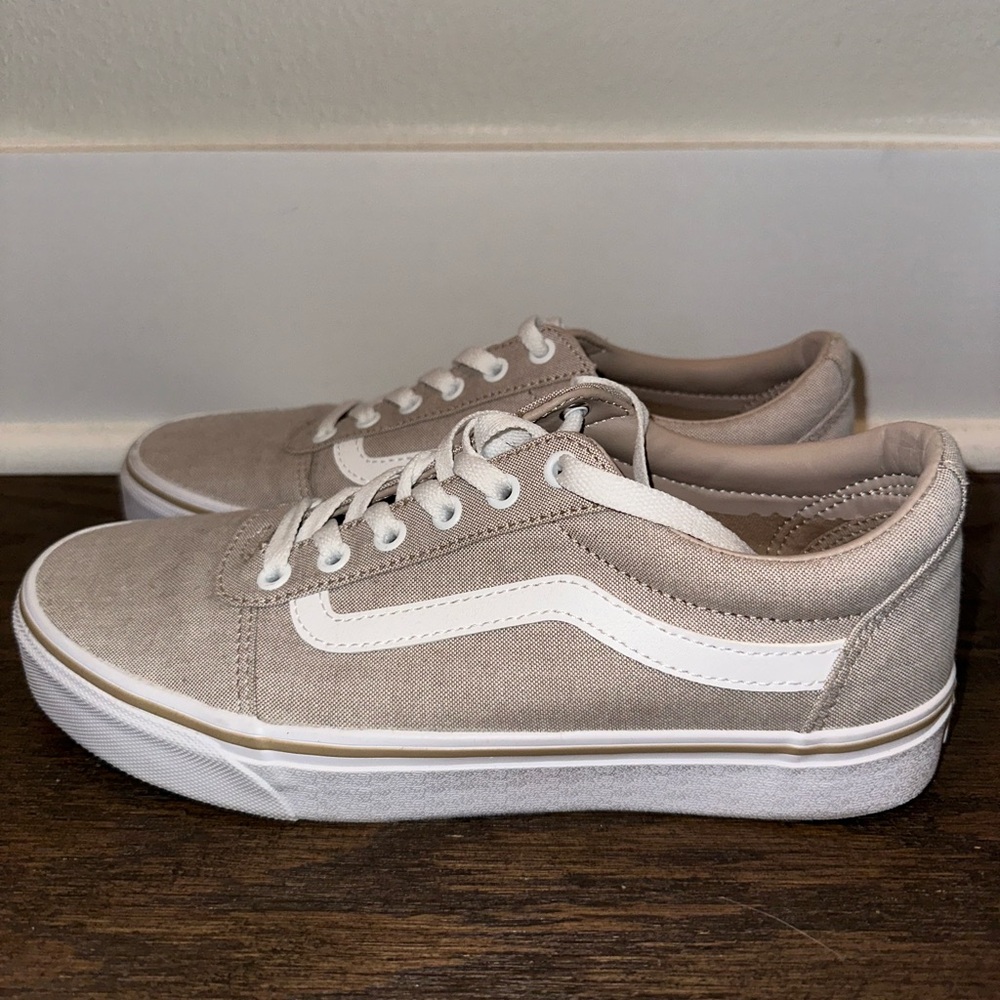 Vans Ward Lo Sneaker Taupe Color - Women’s 10